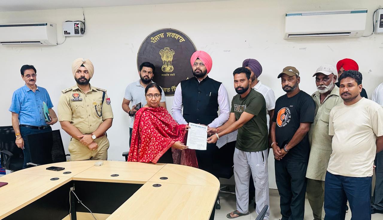 Auto Union leaders submit memorandum to Cabinet Minister Baljit Kaur.